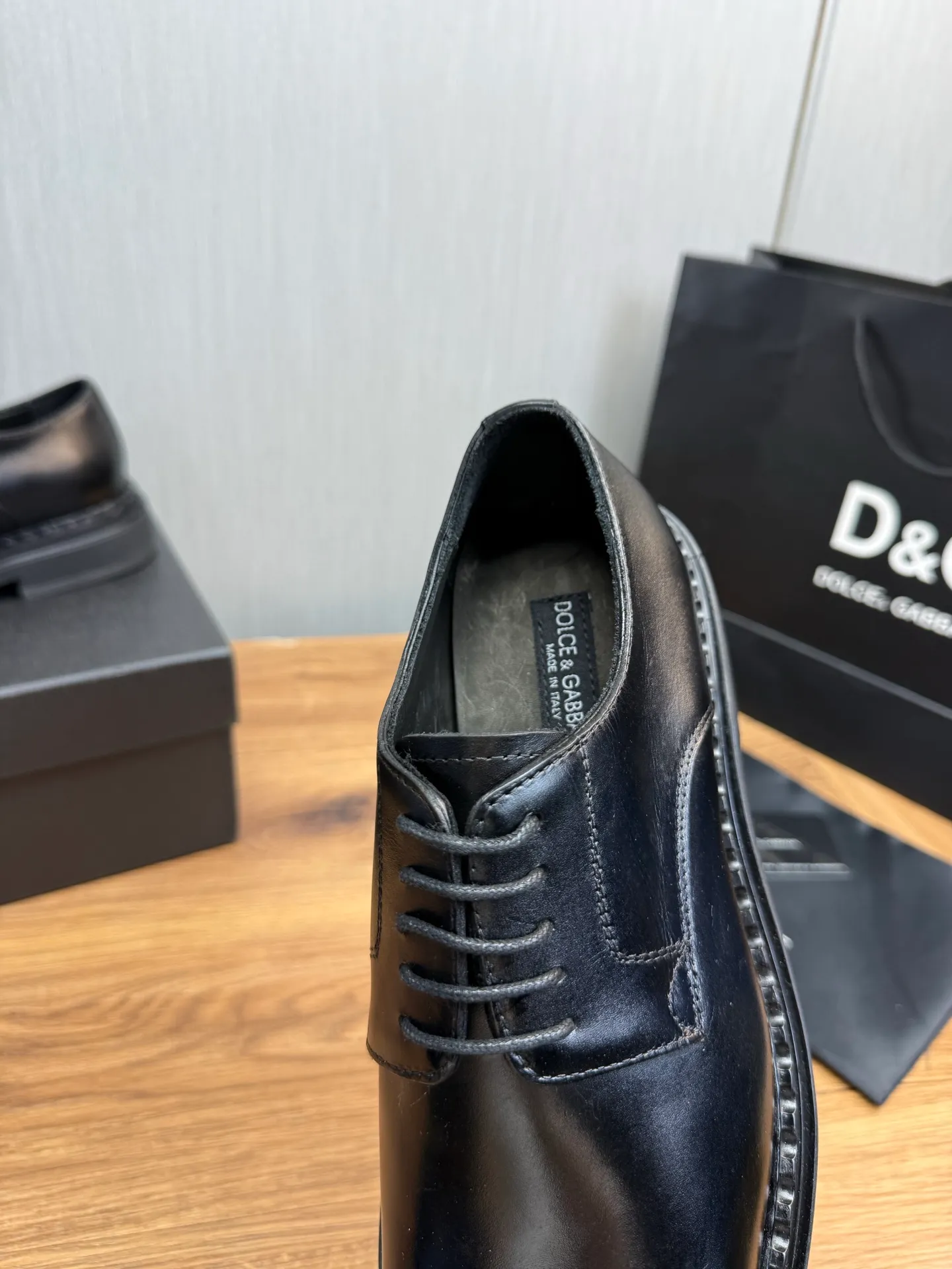 Men's shoes 💰900💰 DG. Men's casual lace-up leather shoes, the latest hot style 🔥 1:1 original purchase quality, top quality goods ⬆️The upper is imported open-edge beaded cowhide, cowhide, and cow suede. The hand-made three-dimensional stitching highlights the round toe design. The inner foot pads are all imported cowhide, with the original wear-resistant foam outsole, matching code 39-44, (38, 45 custom-made, non-returnable)